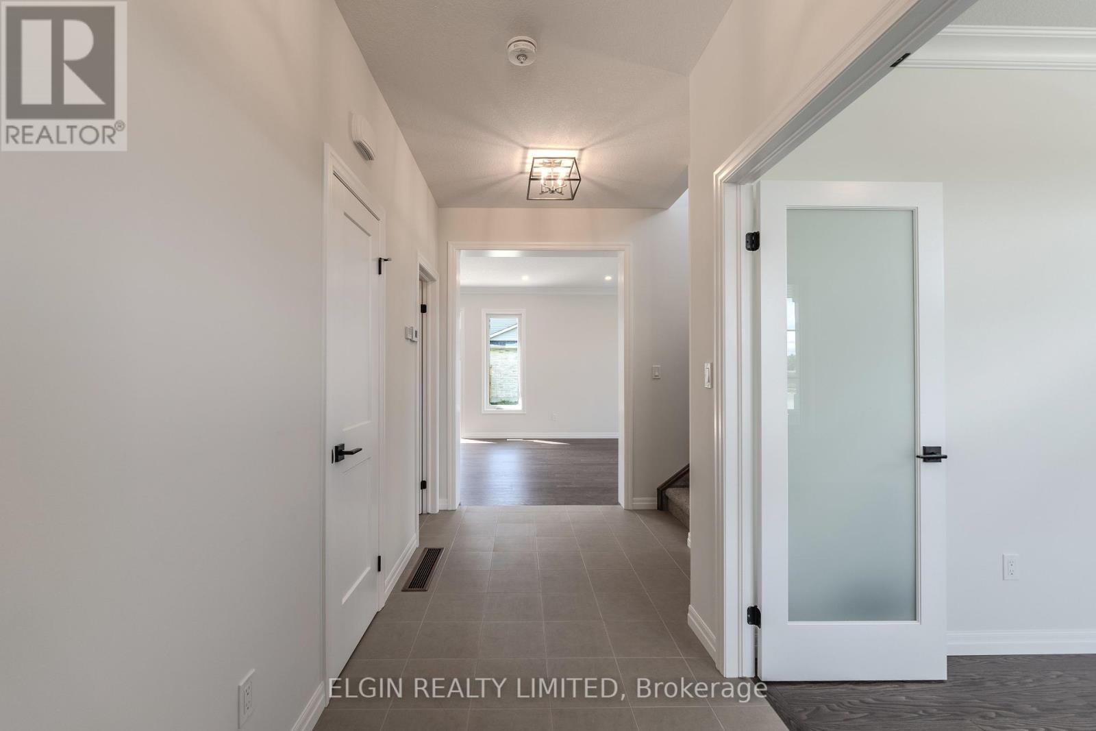 12 Braun Avenue, Tillsonburg, Ontario  N4G 0K5 - Photo 4 - X12344171