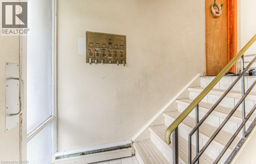 24 Cait Avenue, Kitchener, Ontario  N2C 1G4 - Photo 3 - 40719549
