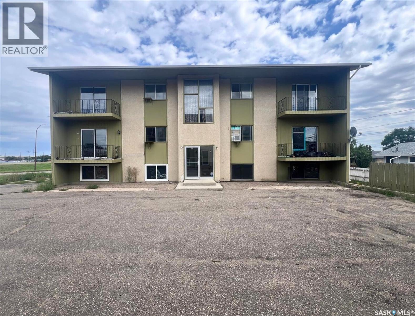 210 Begg Street W, Swift Current, Saskatchewan  S9H 0K5 - Photo 1 - SK015891