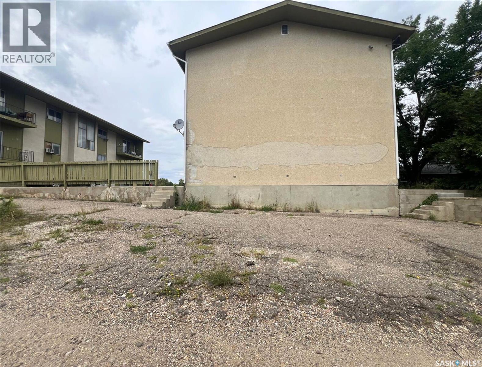 210 Begg Street W, Swift Current, Saskatchewan  S9H 0K5 - Photo 2 - SK015891