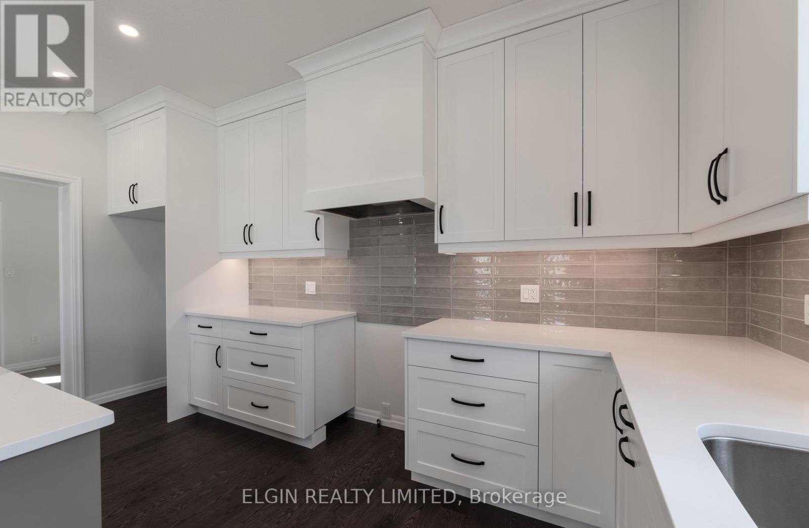 12 Braun Avenue, Tillsonburg, Ontario  N4G 0K5 - Photo 11 - X12344171