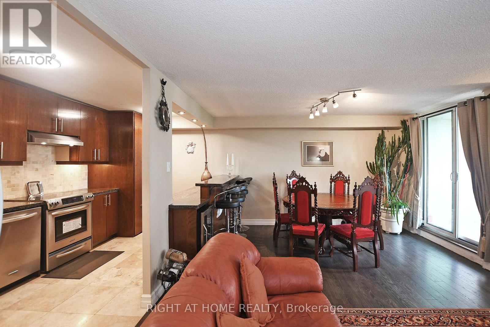 806 - 60 Inverlochy Boulevard, Markham, Ontario  L3T 4T7 - Photo 12 - N12353668