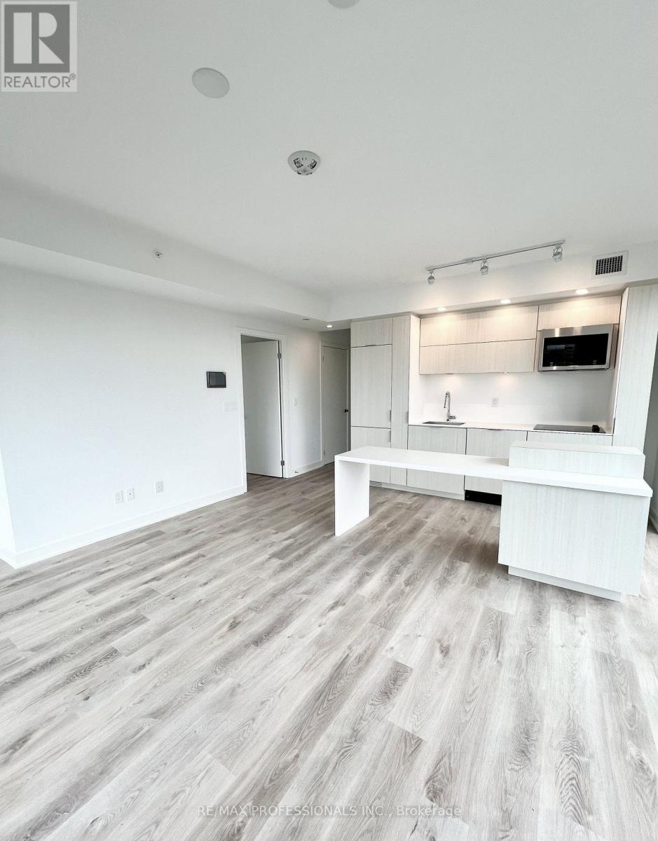 802 - 370 Martha Street, Burlington, Ontario  L7R 0G9 - Photo 3 - W12303887