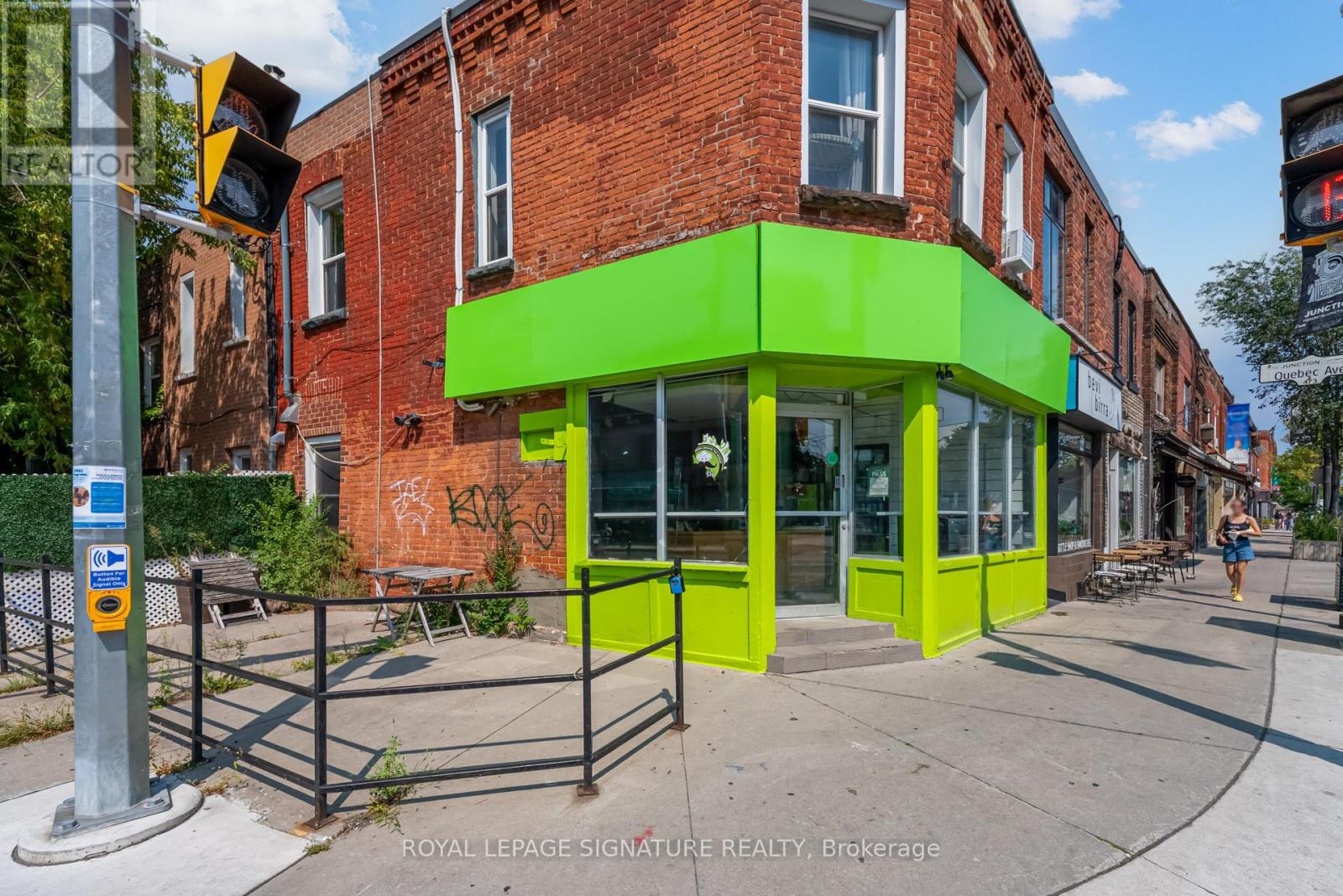 3074 DUNDAS STREET W, Toronto, Ontario