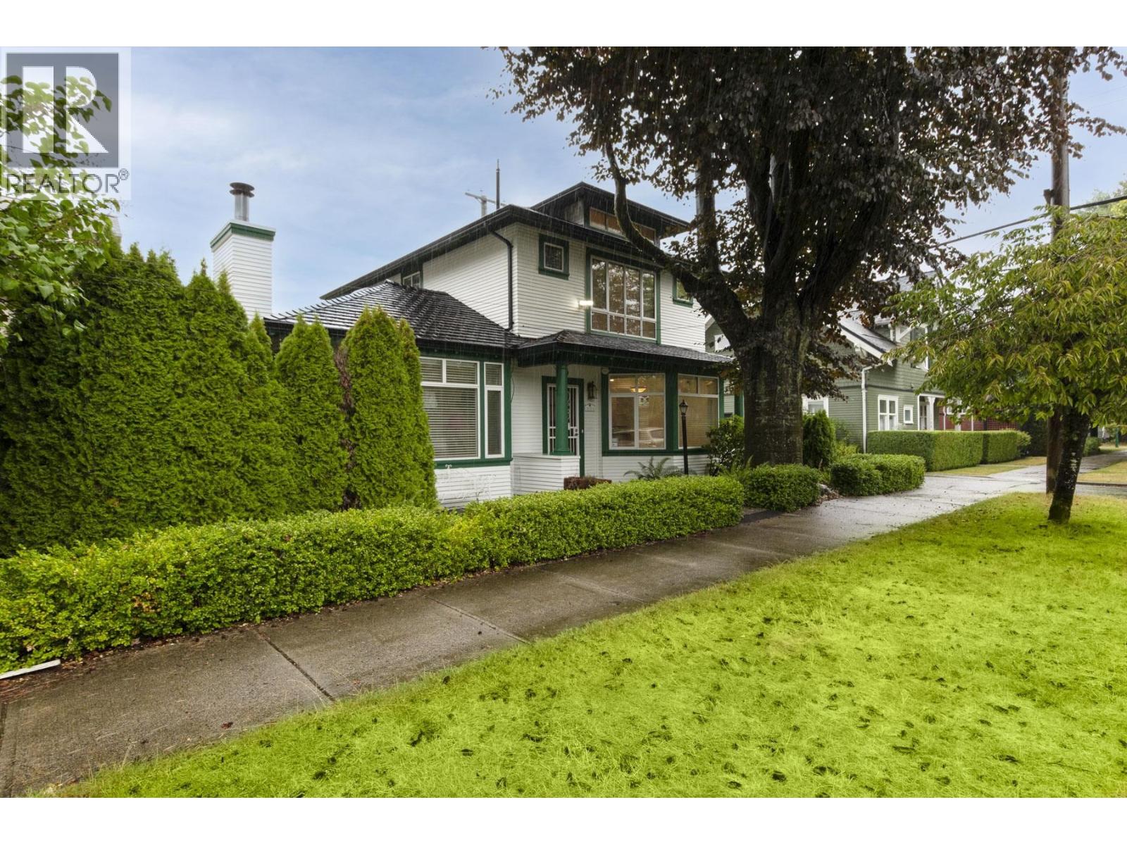 Property at 3135 MAPLE STREET image 2