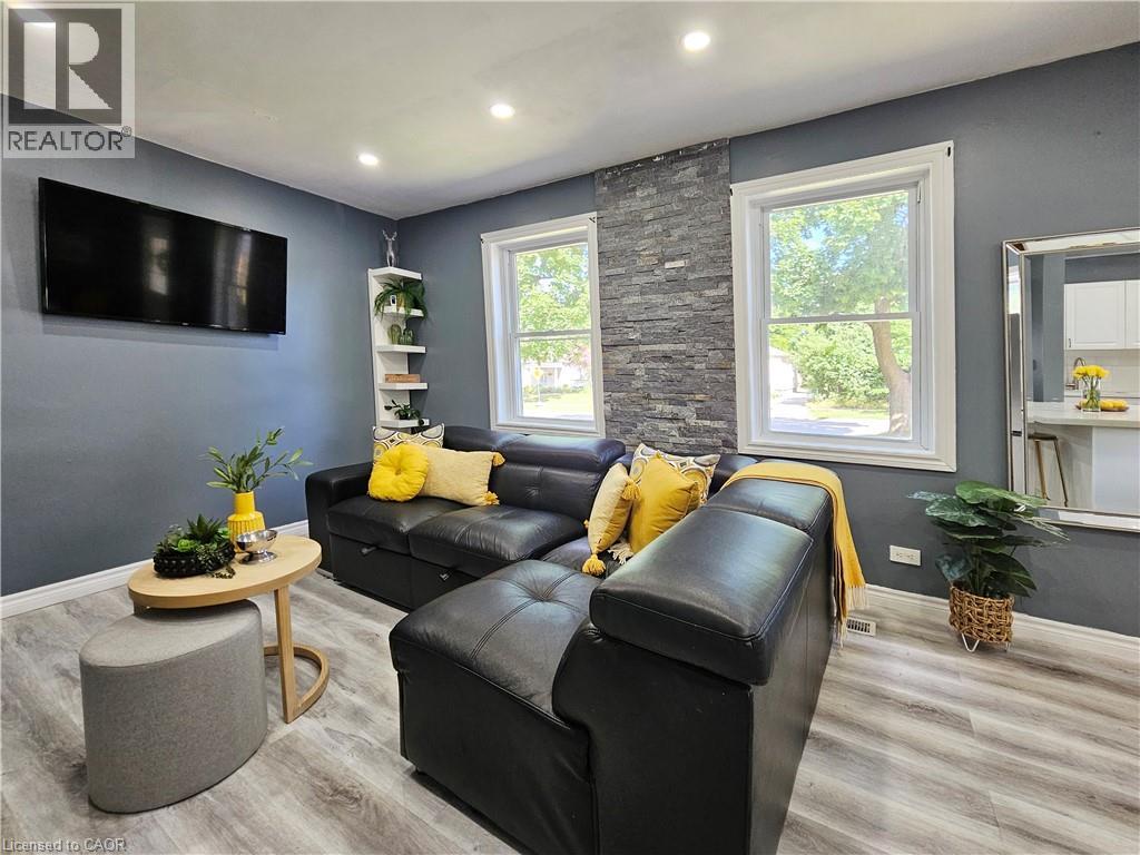 Property at 45 ST CLAIR Avenue image 4