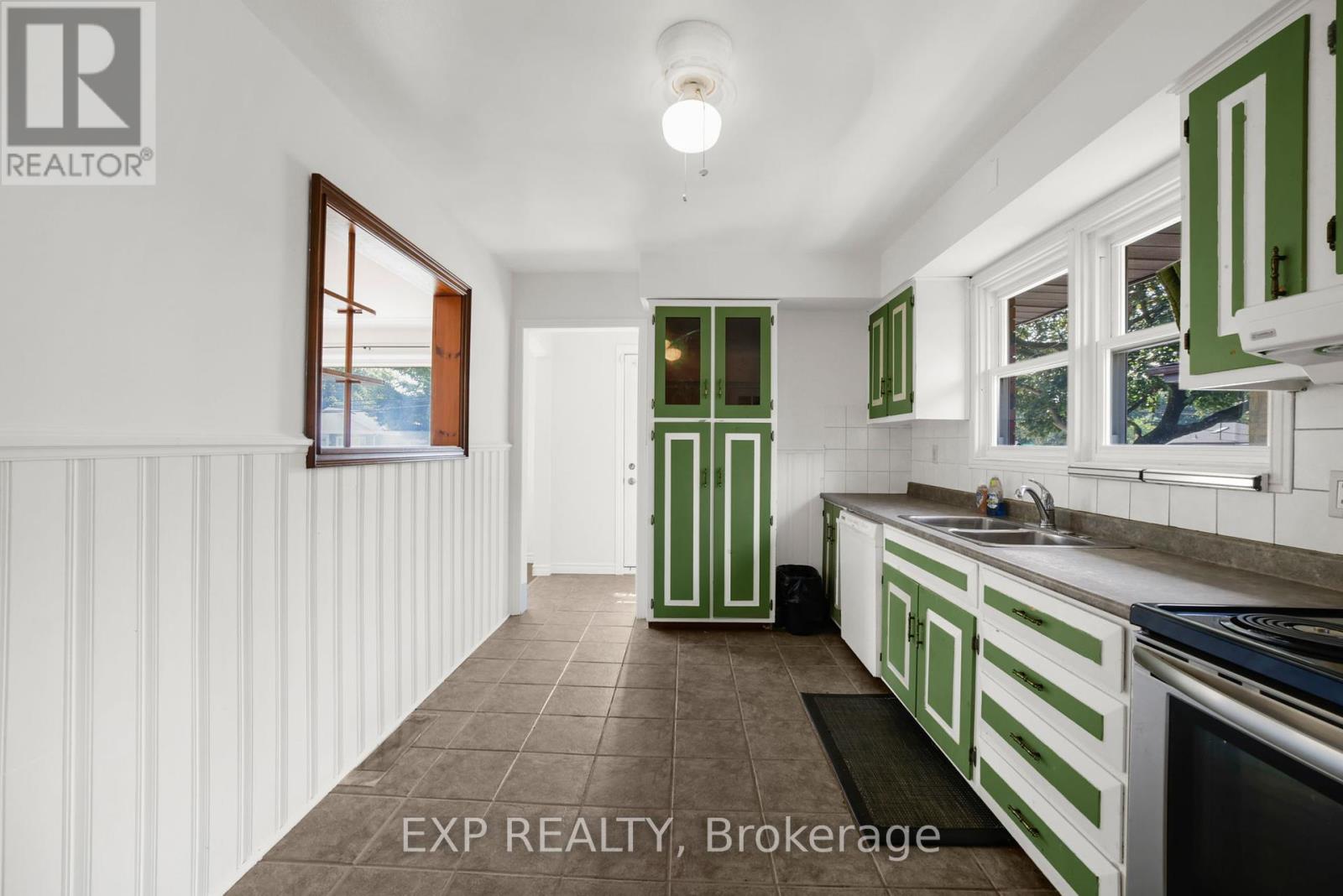 272 Upper Paradise Road, Hamilton, Ontario  L9C 5C2 - Photo 11 - X12353643