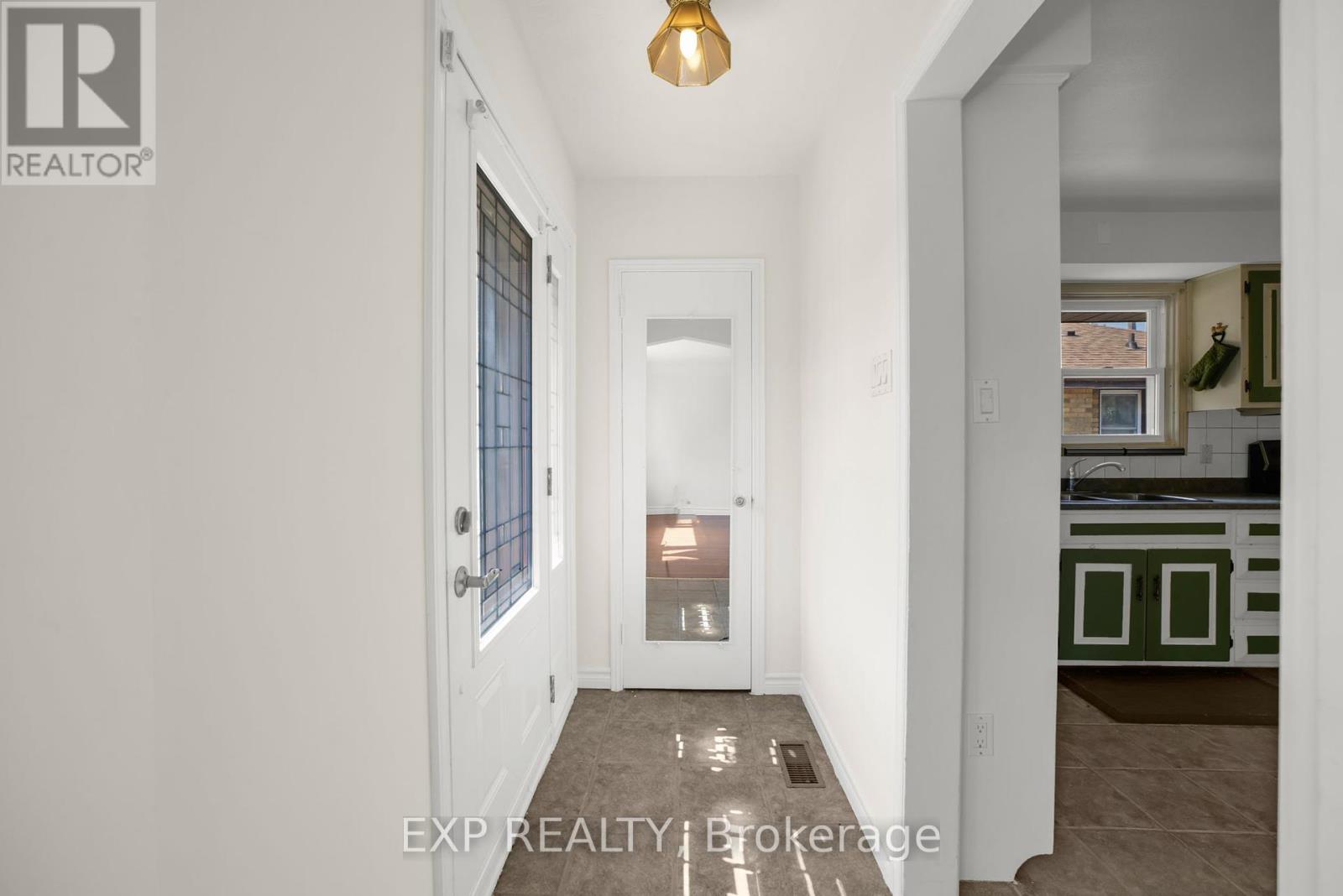 272 Upper Paradise Road, Hamilton, Ontario  L9C 5C2 - Photo 4 - X12353643
