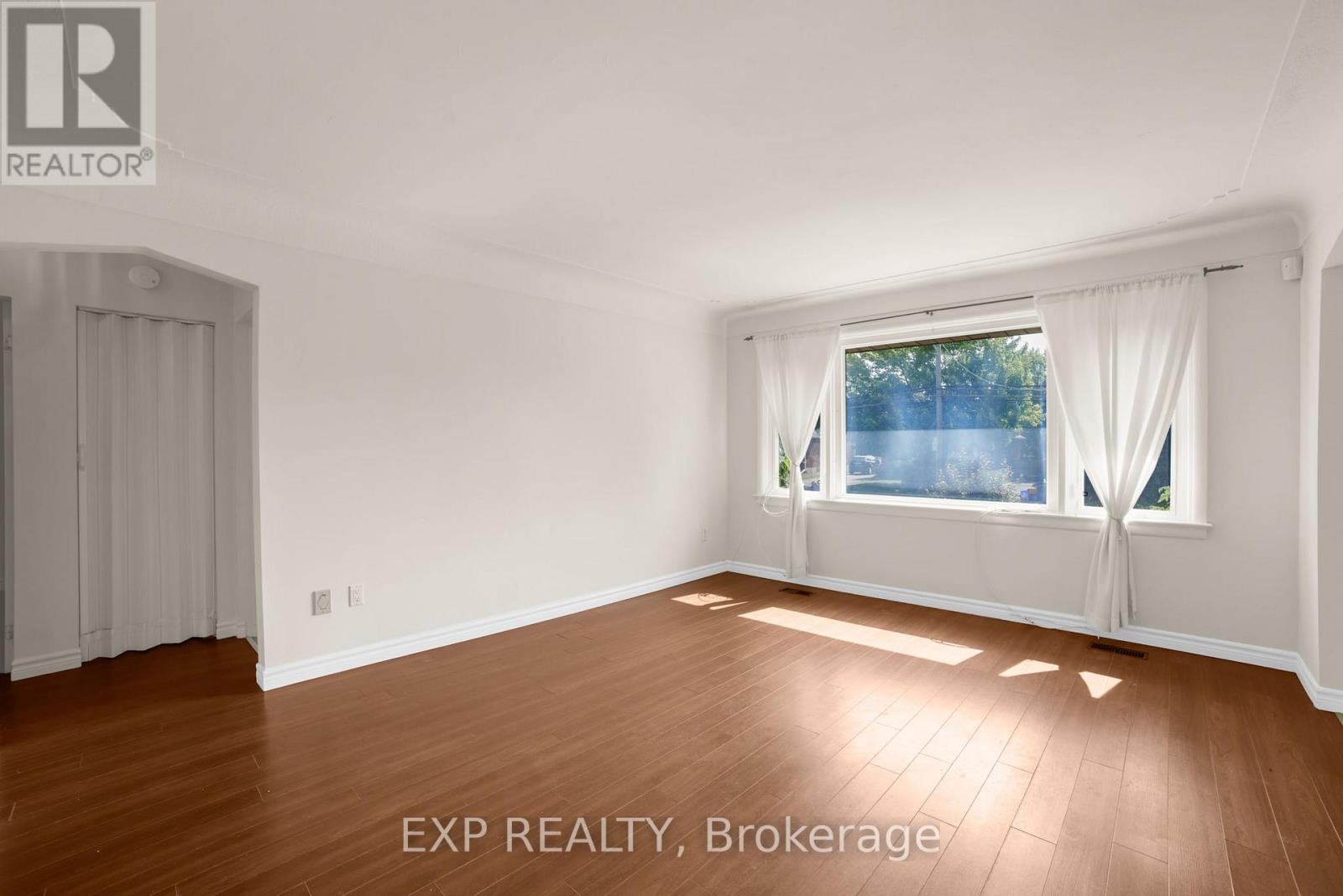 272 Upper Paradise Road, Hamilton, Ontario  L9C 5C2 - Photo 5 - X12353643