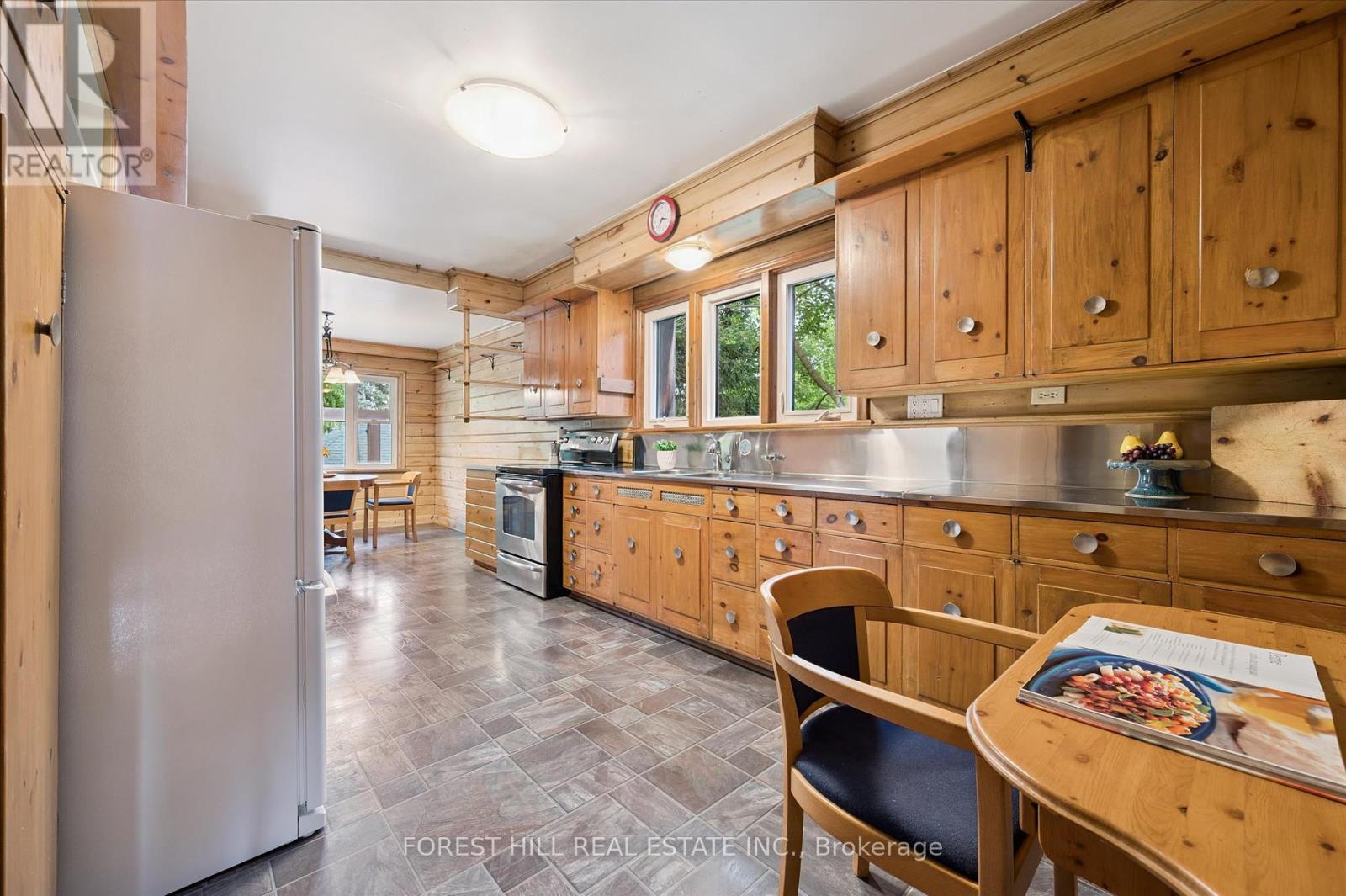 688 Rockway Drive, Kitchener, Ontario  N2G 3B4 - Photo 11 - X12353684