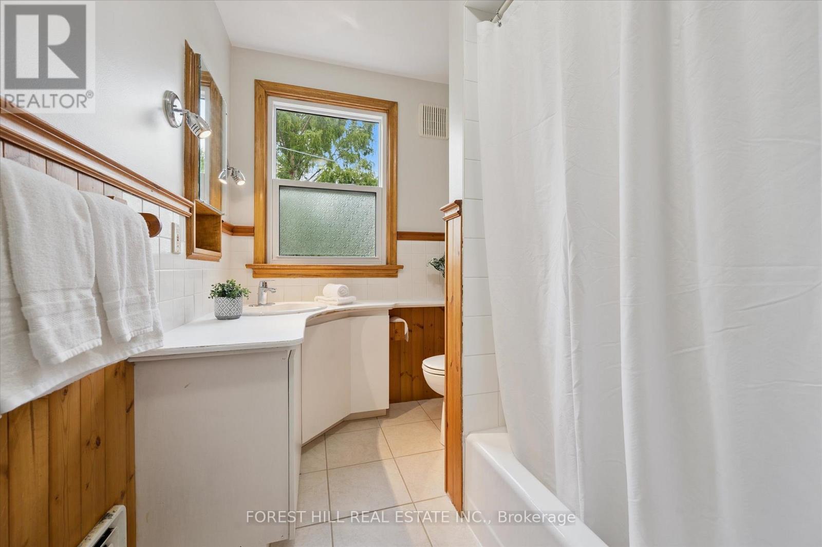 688 Rockway Drive, Kitchener, Ontario  N2G 3B4 - Photo 21 - X12353684