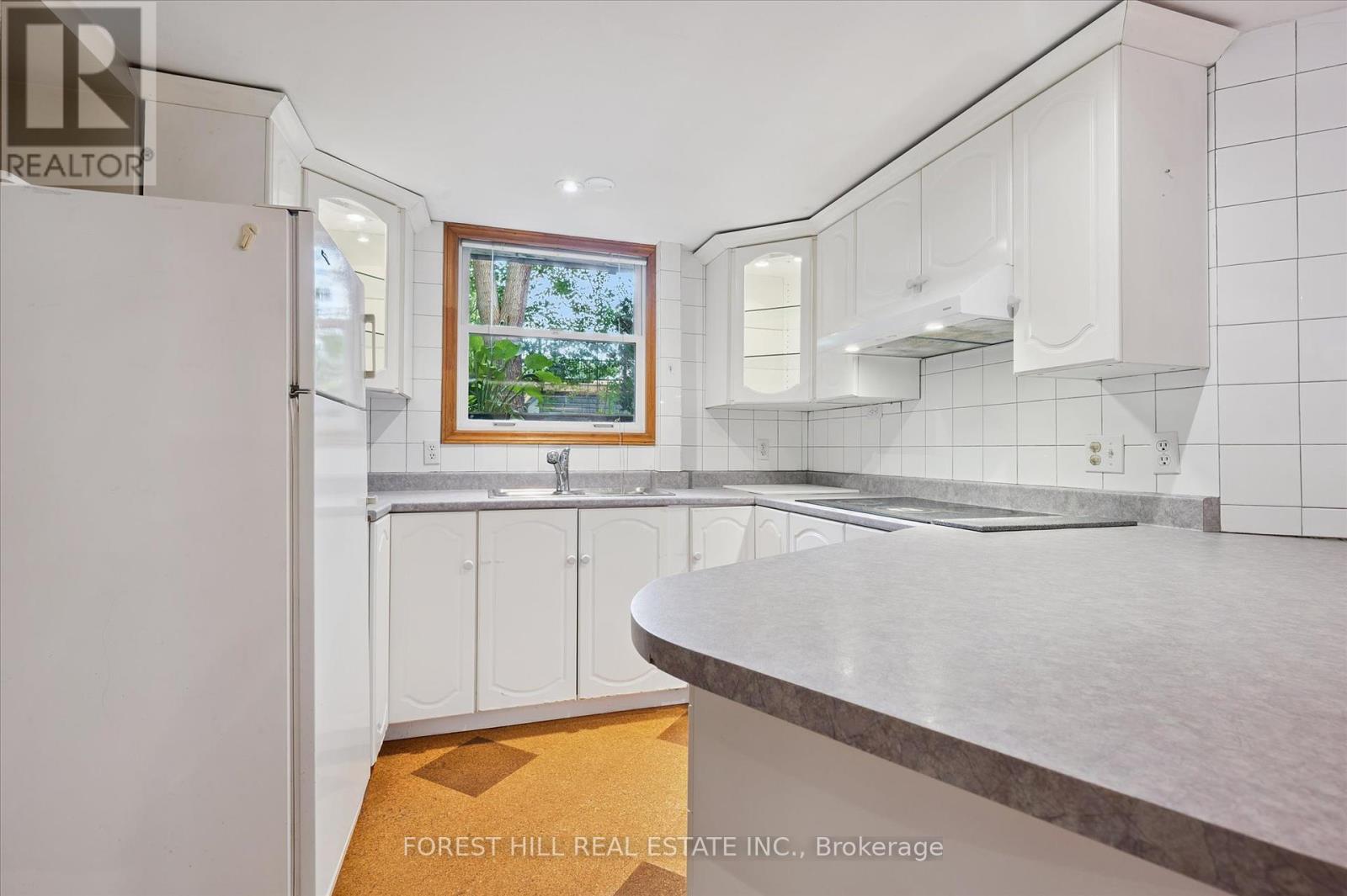 688 Rockway Drive, Kitchener, Ontario  N2G 3B4 - Photo 25 - X12353684