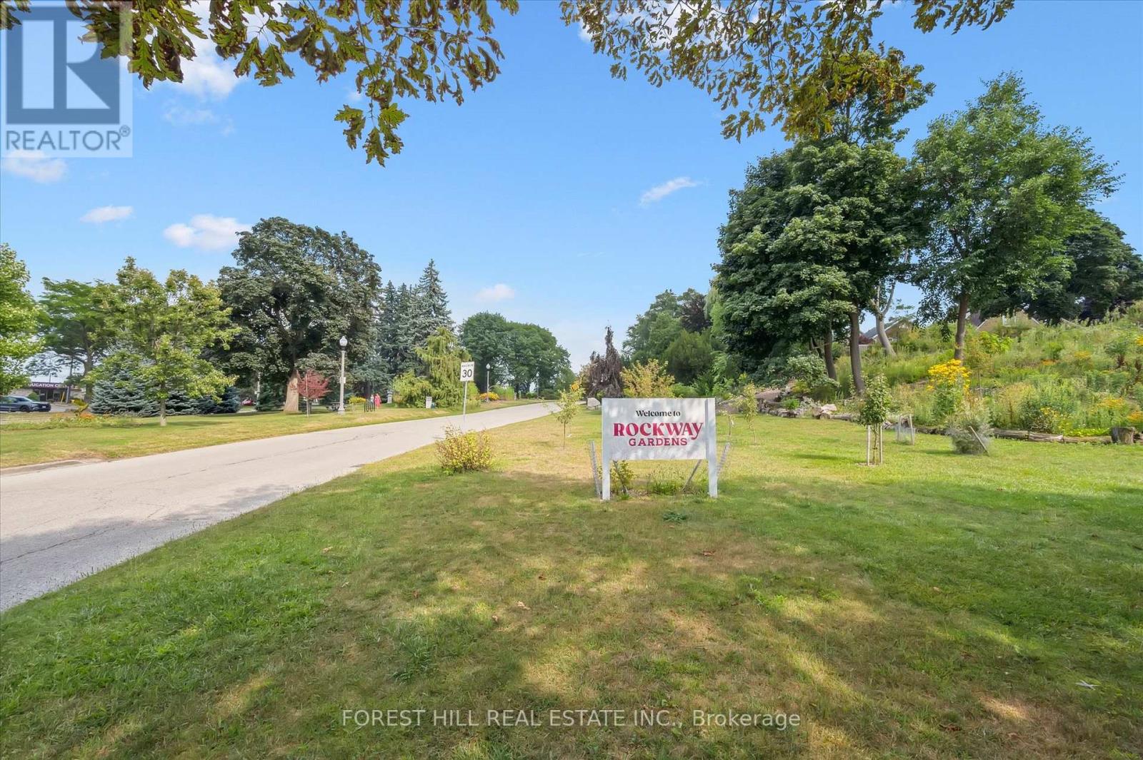 688 Rockway Drive, Kitchener, Ontario  N2G 3B4 - Photo 36 - X12353684