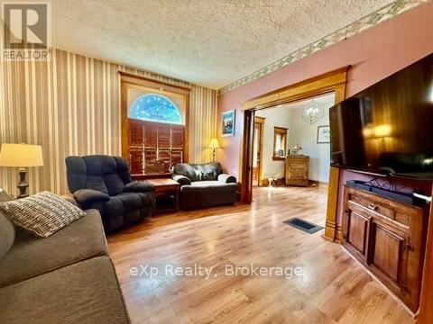 531 11th Avenue, Hanover, Ontario  N4N 2S3 - Photo 3 - X12353719