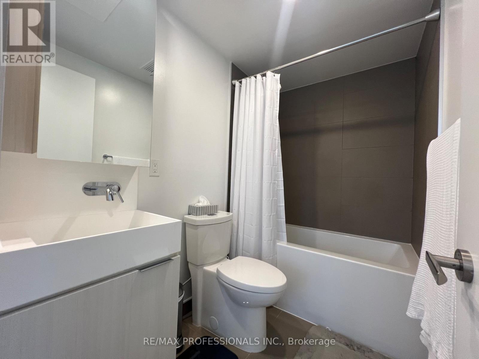 802 - 370 Martha Street, Burlington, Ontario  L7R 0G9 - Photo 16 - W12303887