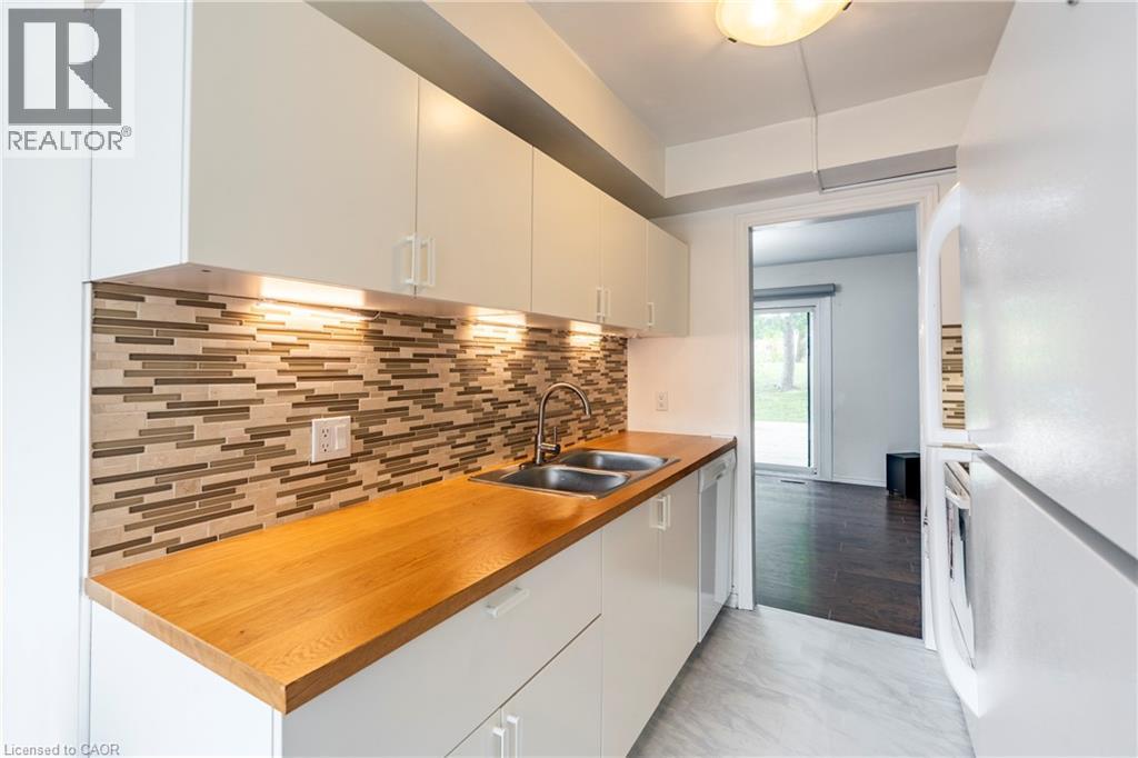 411 Keats Way Unit# 4, Waterloo, Ontario  N2L 5S7 - Photo 12 - 40737607
