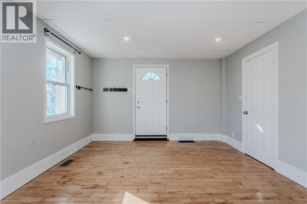 42 Walnut Street, Kitchener, Ontario  N2G 1P6 - Photo 4 - 40743237