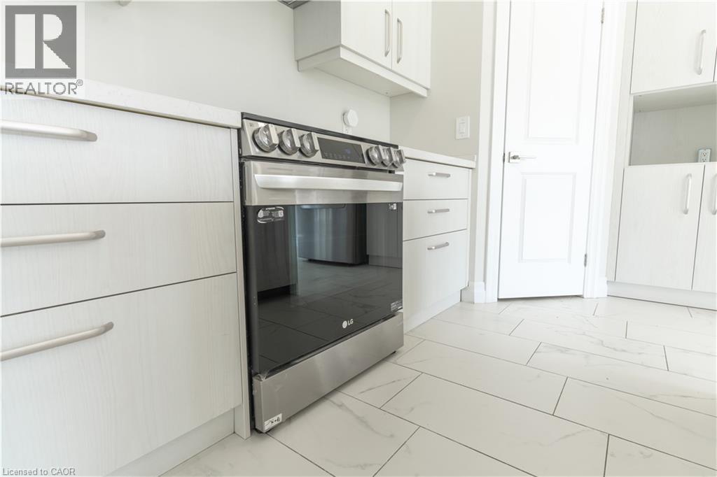 Photo 10 of 43 for 27 Triebner Street