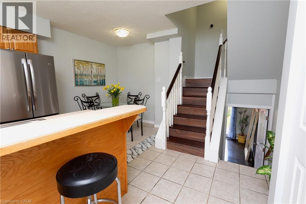 Property at 211 VERONICA Drive Unit# 10 image 4