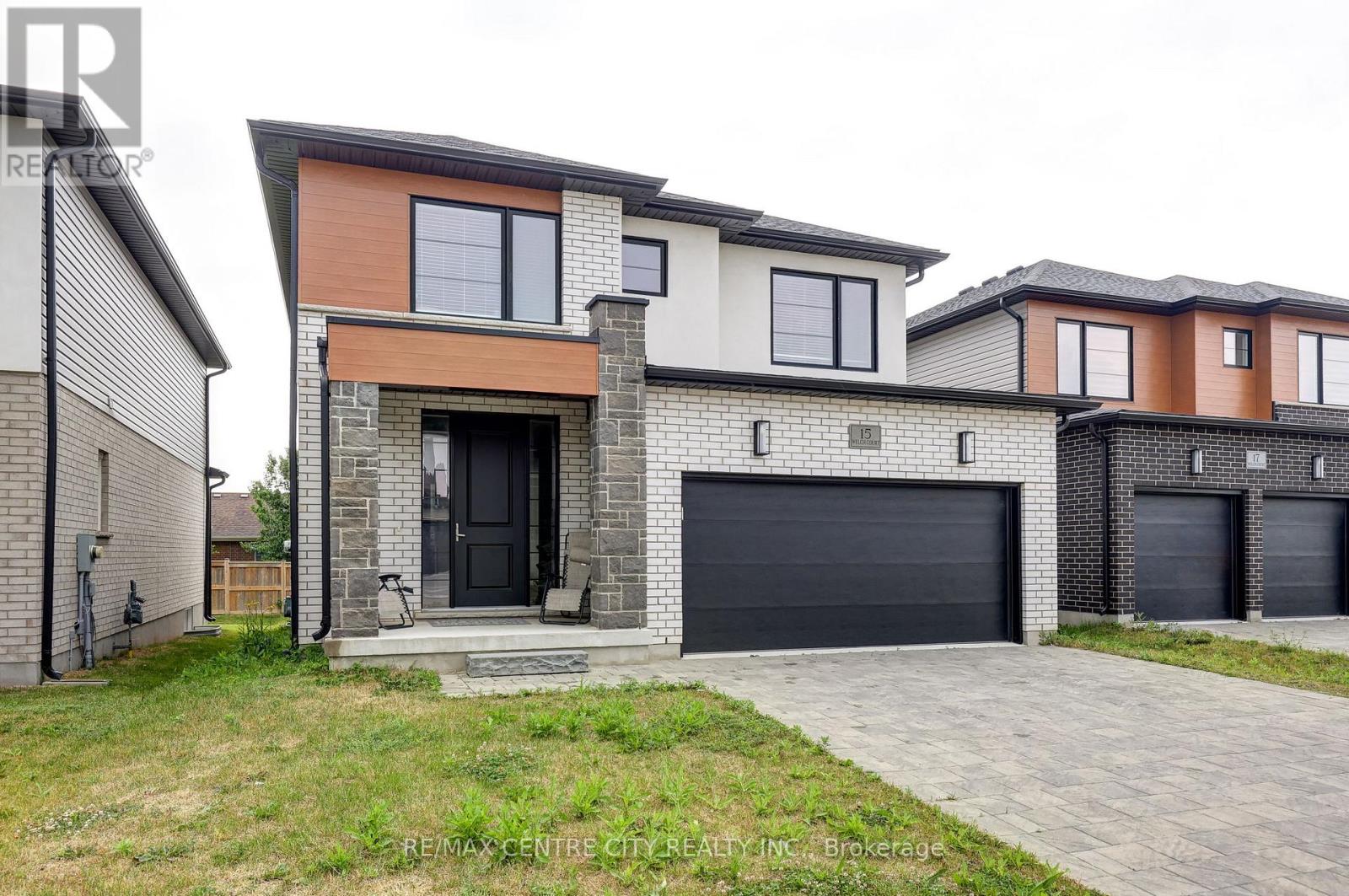 15 Welch Court, St. Thomas, Ontario  N5R 0M1 - Photo 1 - X12352977
