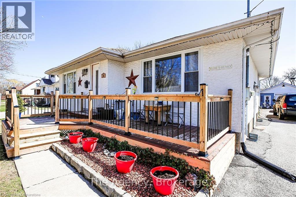 14 Heywood Avenue, St. Catharines, Ontario  L2M 2M8 - Photo 7 - 40756000