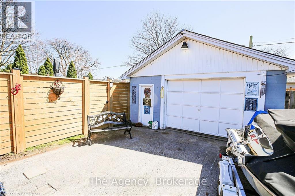 14 Heywood Avenue, St. Catharines, Ontario  L2M 2M8 - Photo 8 - 40756000