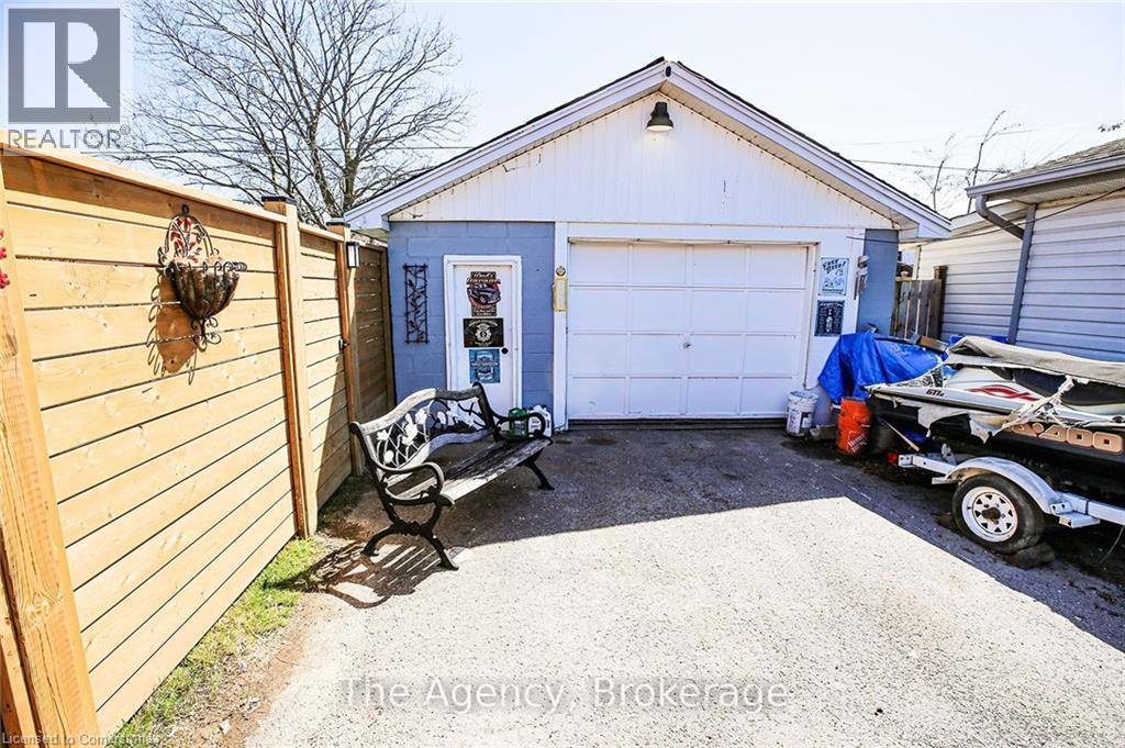 14 Heywood Avenue, St. Catharines, Ontario  L2M 2M8 - Photo 9 - 40756000