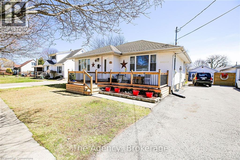 14 Heywood Avenue, St. Catharines, Ontario  L2M 2M8 - Photo 4 - 40756000