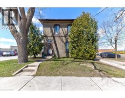135 SHERWOOD Drive, Brantford, Ontario