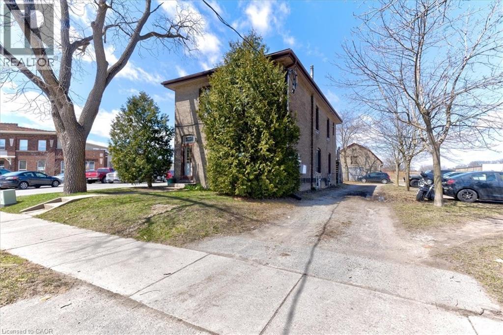 135 Sherwood Drive, Brantford, Ontario  N3T 1N8 - Photo 2 - 40715112