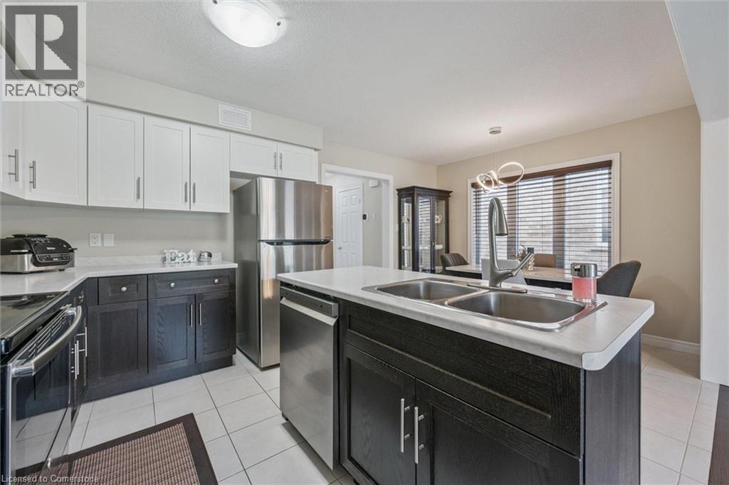 Property at 23 AMBROUS Crescent image 5