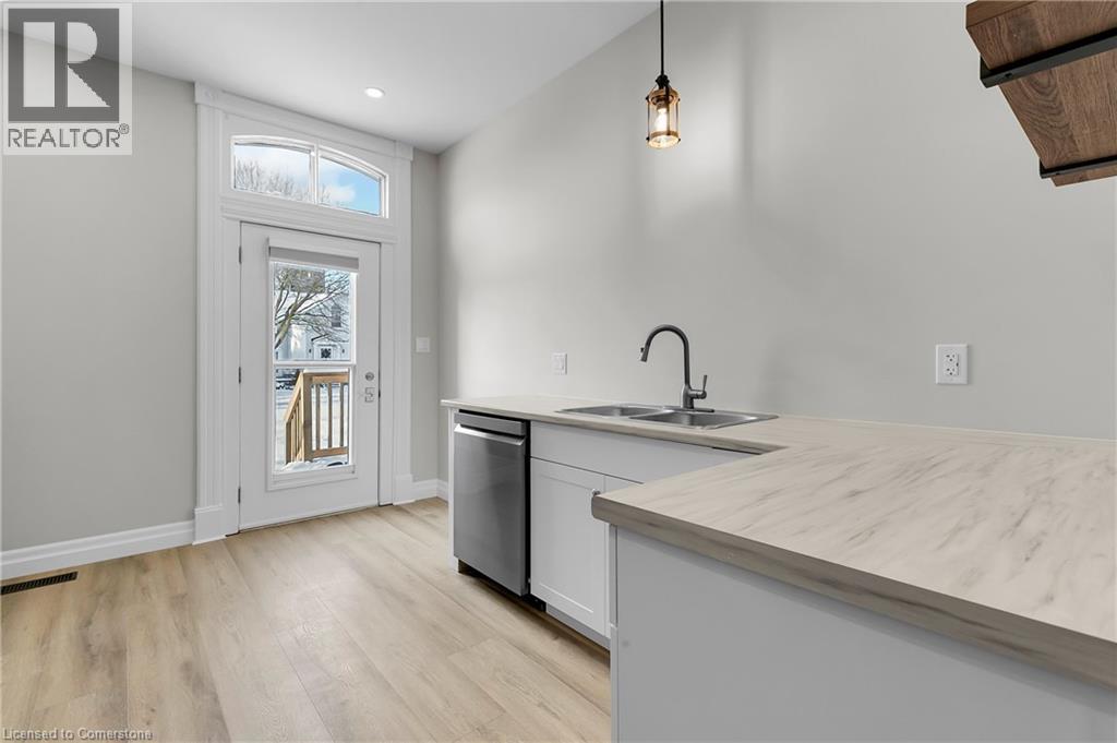 7 Bond Street, Cambridge, Ontario  N1R 4B2 - Photo 6 - 40757816