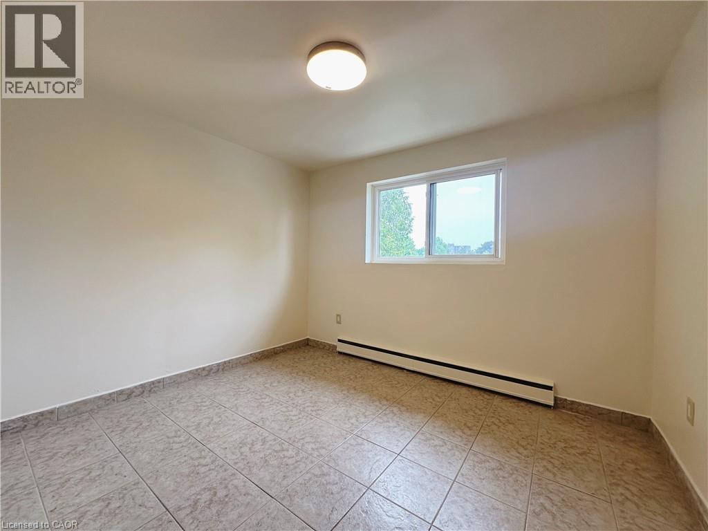 24 Cait Avenue Unit# 2, Kitchener, Ontario  N2C 1G4 - Photo 4 - 40743601