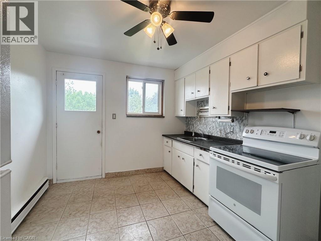 24 Cait Avenue Unit# 2, Kitchener, Ontario  N2C 1G4 - Photo 5 - 40743601