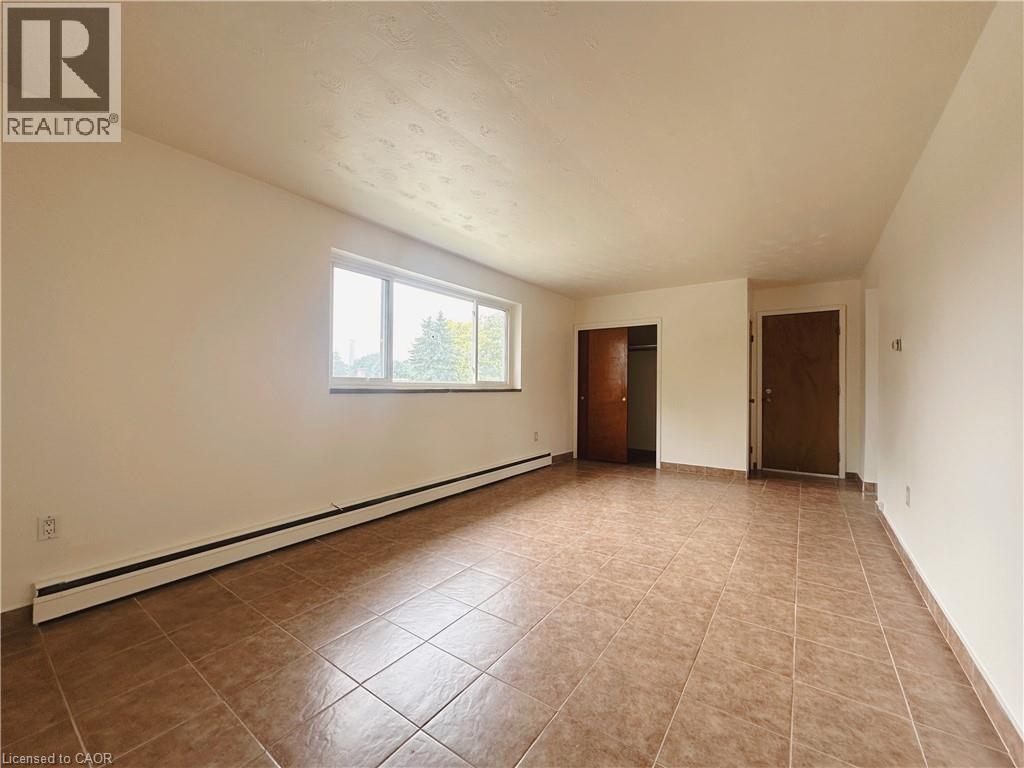 24 Cait Avenue Unit# 2, Kitchener, Ontario  N2C 1G4 - Photo 3 - 40743601
