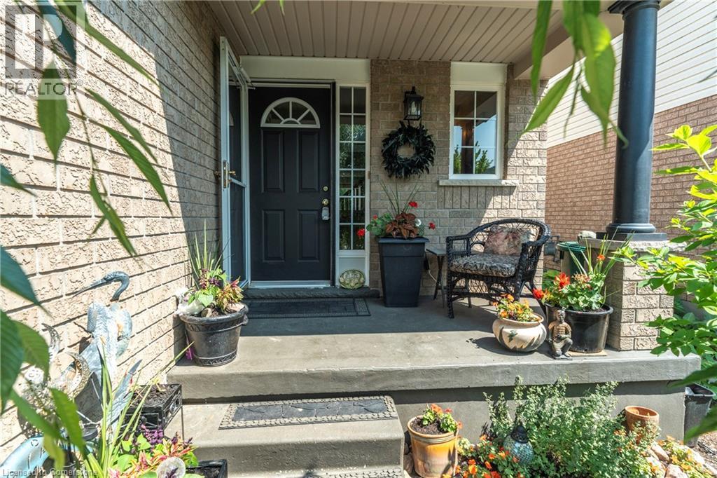 Property at 584 COMMONWEALTH Crescent image 3