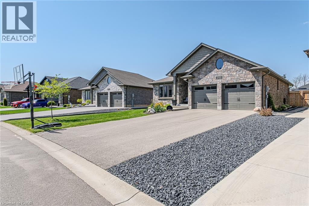 200 Oak Street, Simcoe, Ontario  N3Y 0B5 - Photo 2 - 40750796