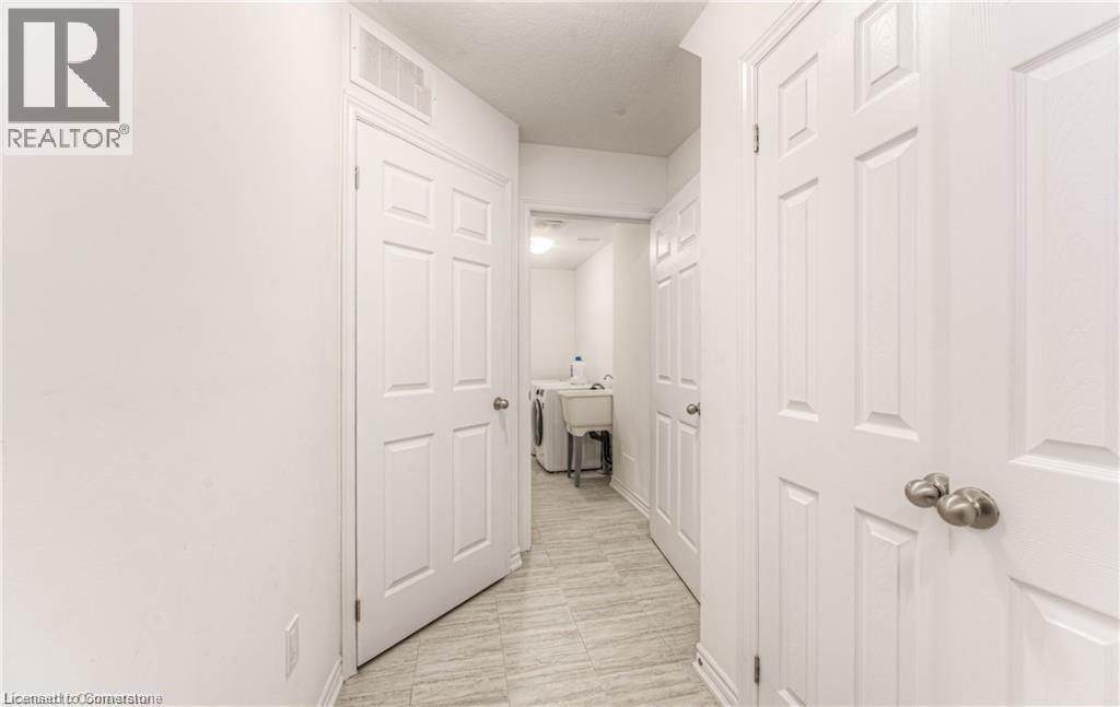 15 Dewberry Drive, Kitchener, Ontario  N2B 0A9 - Photo 4 - 40759222