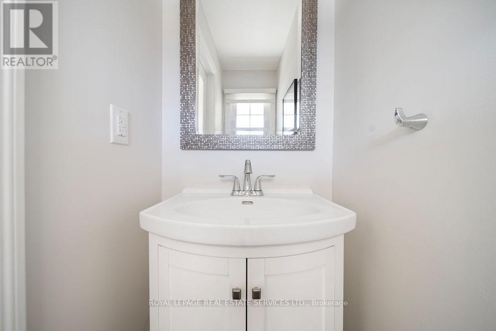 143 Speyside Drive, Oakville (Br Bronte), Ontario  L6L 5Y1 - Photo 17 - W12353715