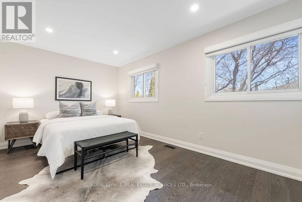 143 Speyside Drive, Oakville (Br Bronte), Ontario  L6L 5Y1 - Photo 19 - W12353715