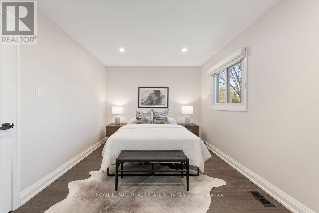 143 Speyside Drive, Oakville (Br Bronte), Ontario  L6L 5Y1 - Photo 20 - W12353715
