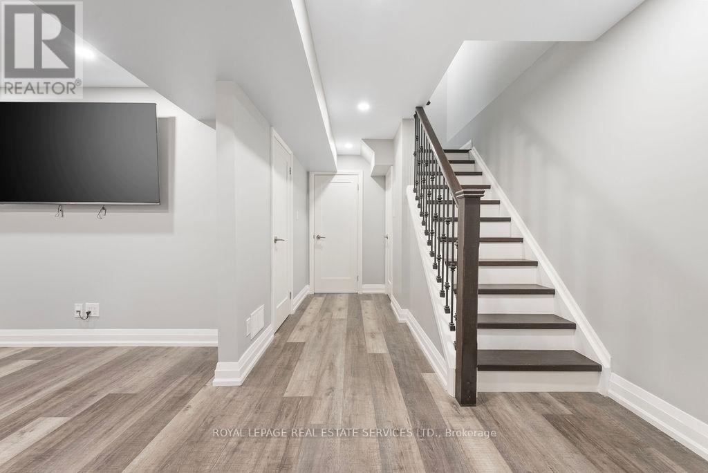 143 Speyside Drive, Oakville (Br Bronte), Ontario  L6L 5Y1 - Photo 28 - W12353715