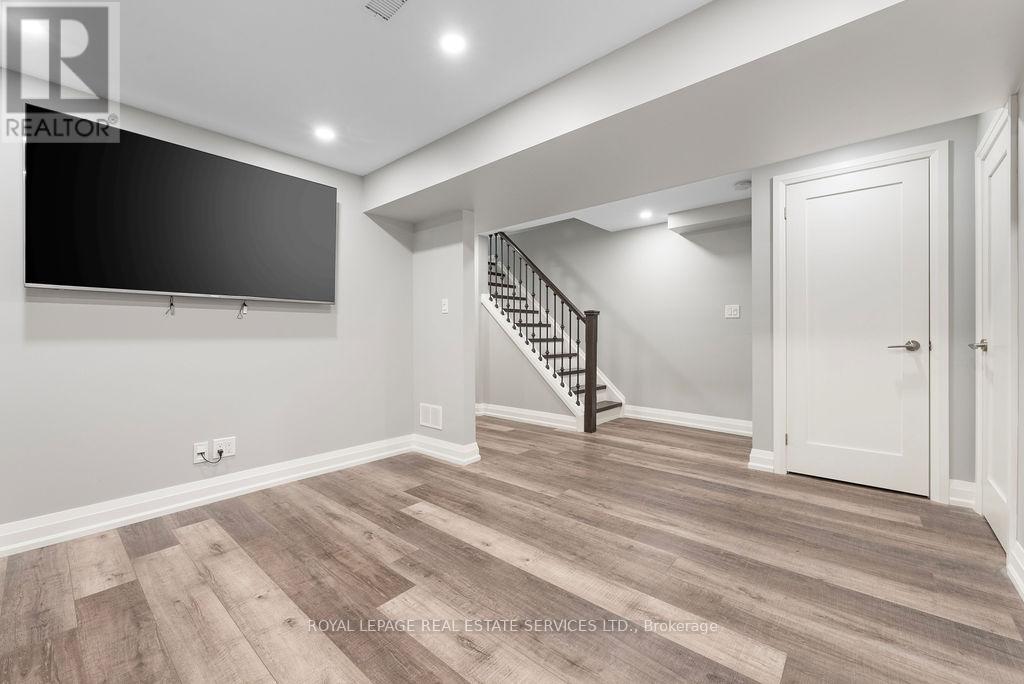 143 Speyside Drive, Oakville (Br Bronte), Ontario  L6L 5Y1 - Photo 29 - W12353715