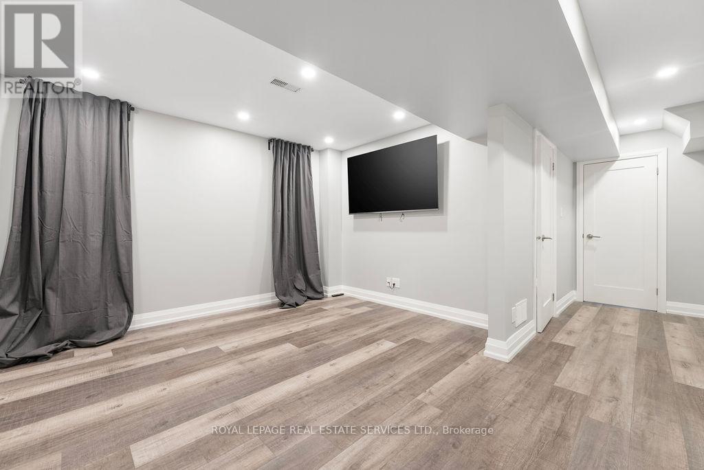 143 Speyside Drive, Oakville (Br Bronte), Ontario  L6L 5Y1 - Photo 30 - W12353715