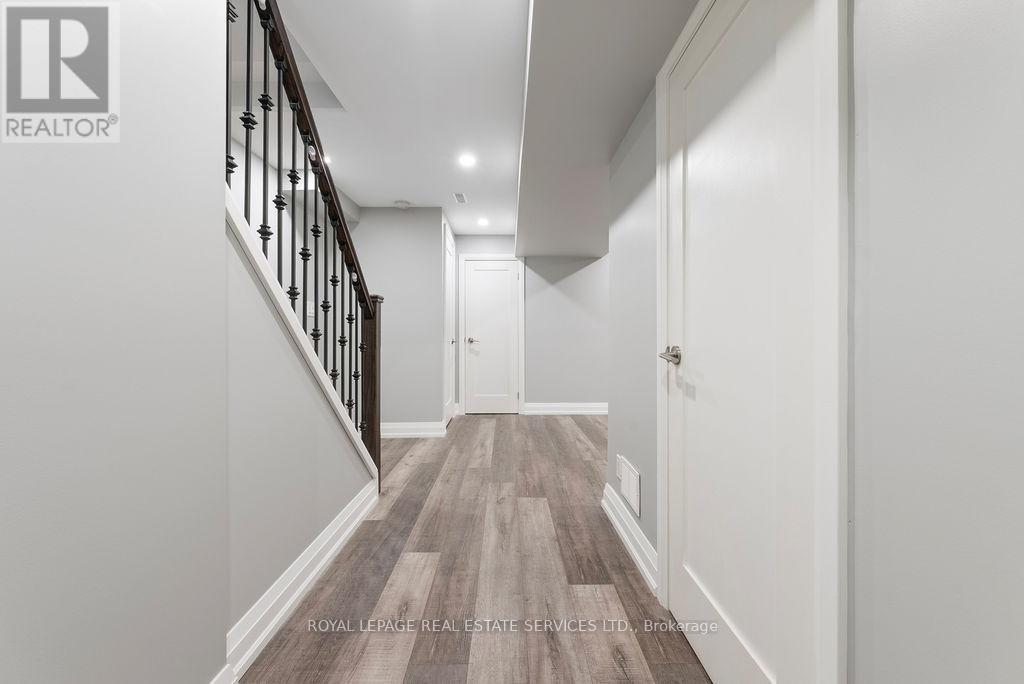 143 Speyside Drive, Oakville (Br Bronte), Ontario  L6L 5Y1 - Photo 31 - W12353715