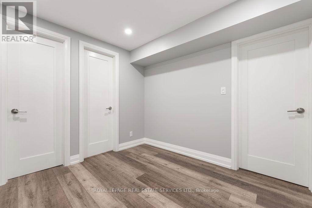 143 Speyside Drive, Oakville (Br Bronte), Ontario  L6L 5Y1 - Photo 32 - W12353715