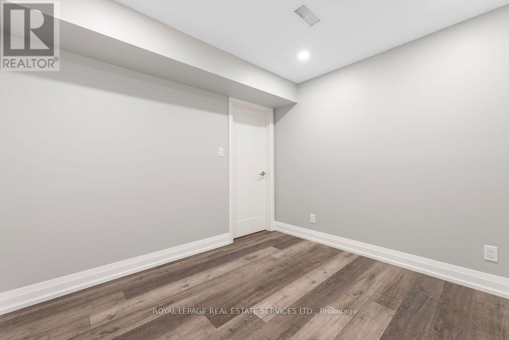 143 Speyside Drive, Oakville (Br Bronte), Ontario  L6L 5Y1 - Photo 33 - W12353715