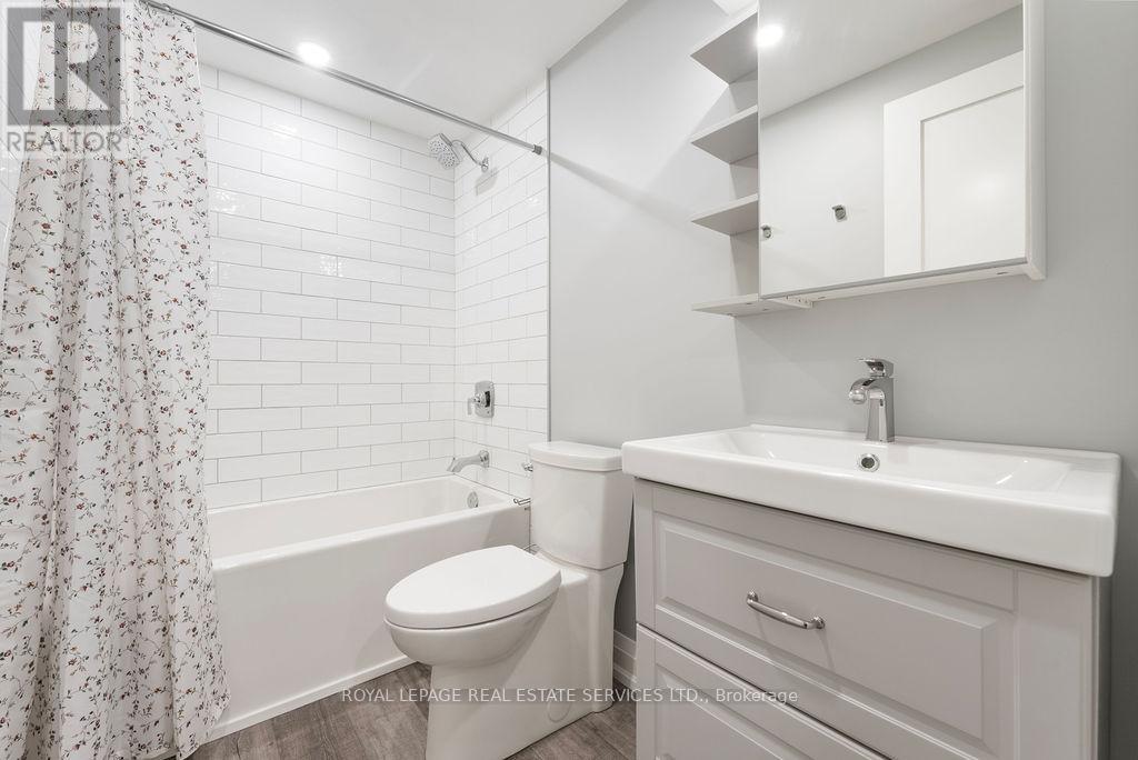 143 Speyside Drive, Oakville (Br Bronte), Ontario  L6L 5Y1 - Photo 34 - W12353715