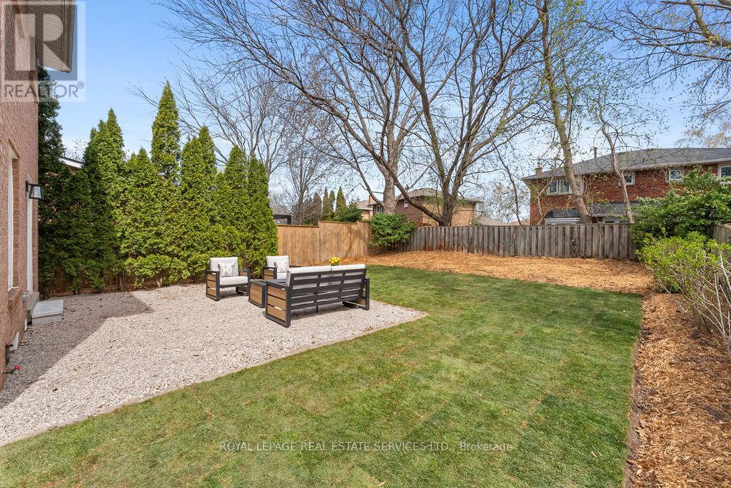 143 Speyside Drive, Oakville (Br Bronte), Ontario  L6L 5Y1 - Photo 37 - W12353715
