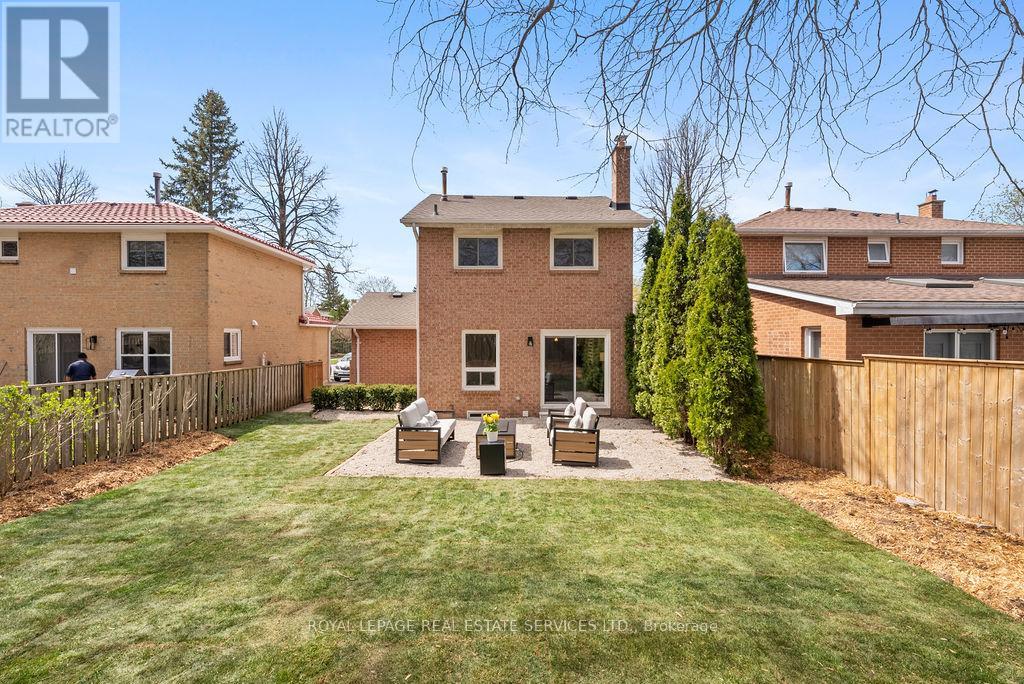 143 Speyside Drive, Oakville (Br Bronte), Ontario  L6L 5Y1 - Photo 39 - W12353715
